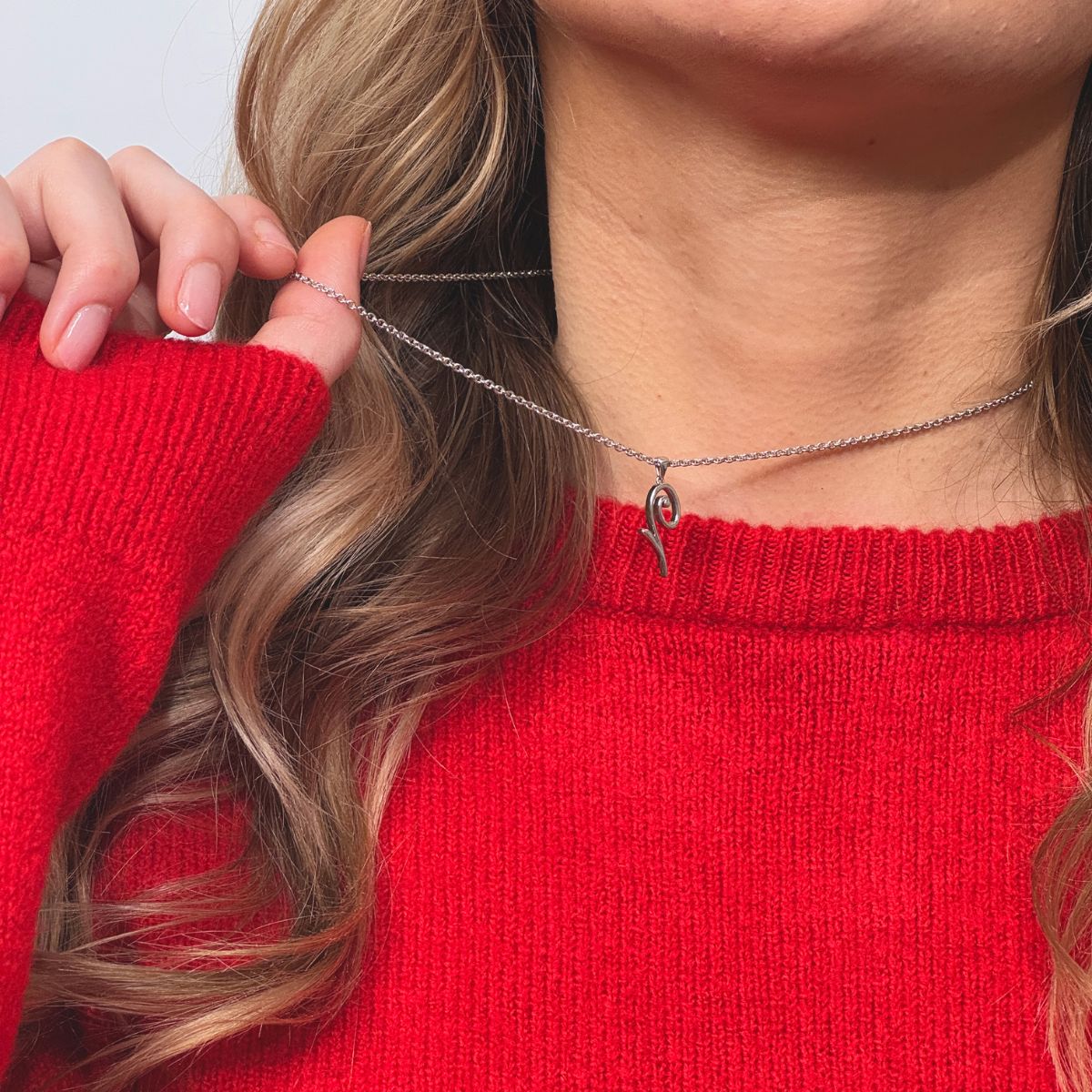 Dainty Q Pendant