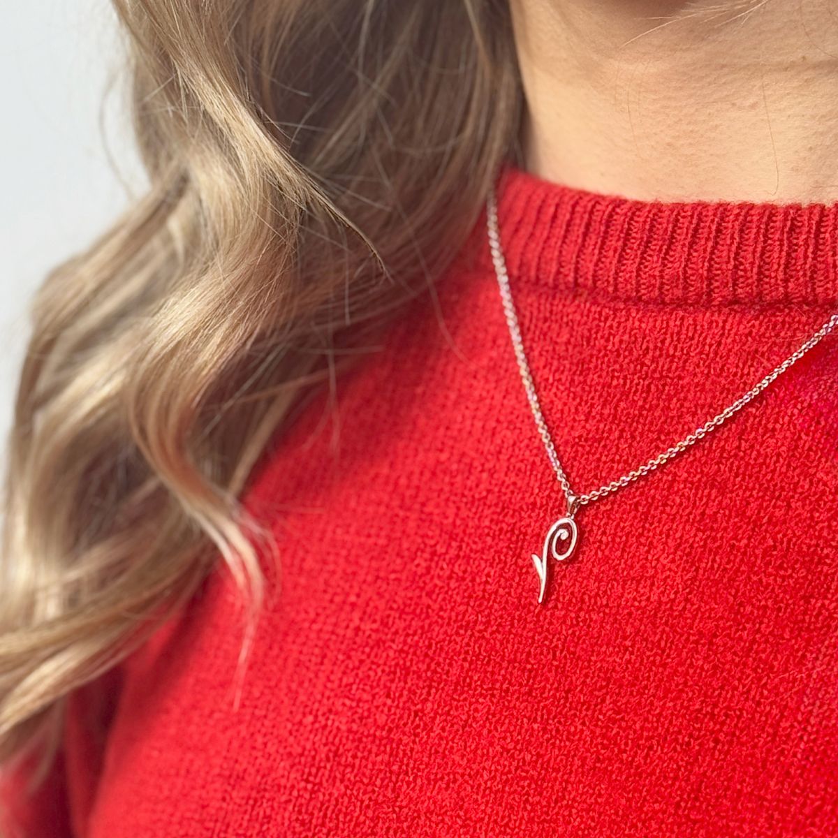 Dainty Q Pendant