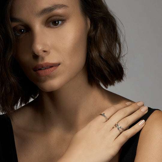 SILVER ROSE THORN BAND RING
