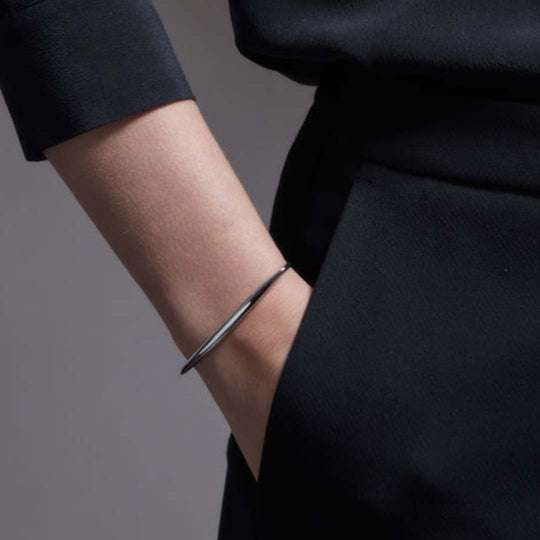 SILVER QUILL LEATHER BRACELET