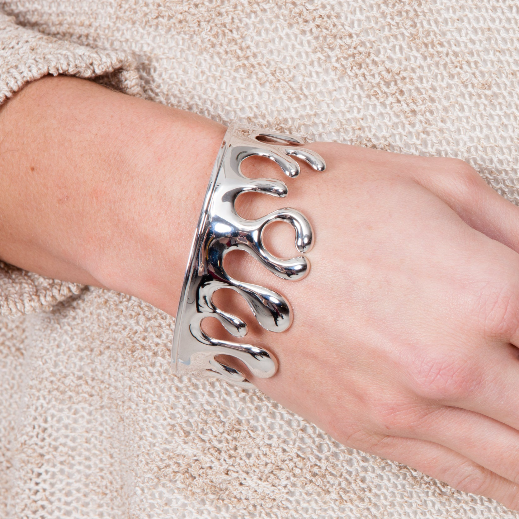 Wave Hinged Bangle