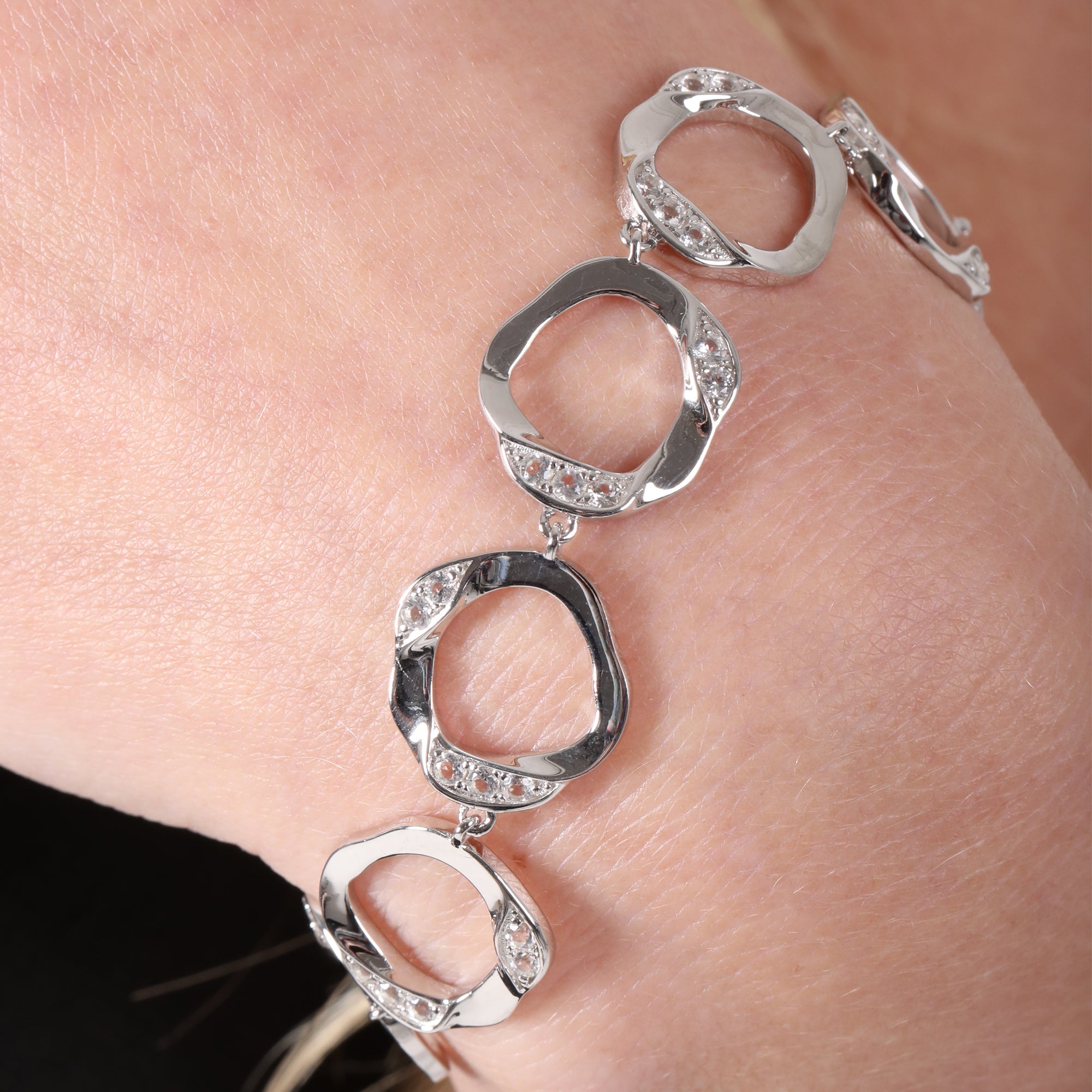 Volcan Bracelet with White Topaz