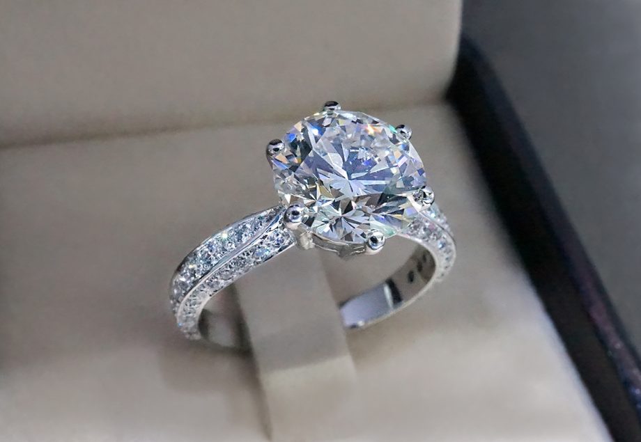 Sparkling Love: 2024 Engagement Ring Trends and Valentine’s Proposal Purchasing Guide
