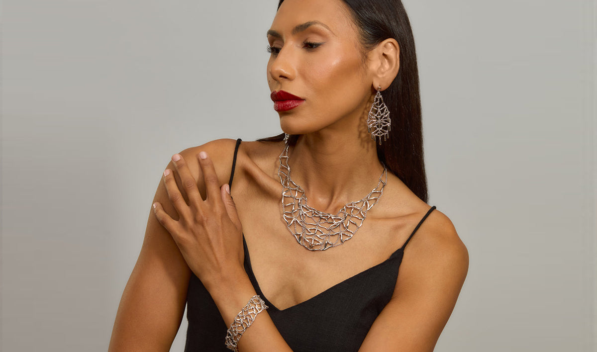Silver Summer: Why 2025’s Go-To Metal Is Cool, Crisp & Minimalist
